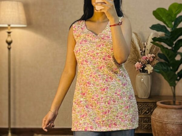 Phoolon Ki Bloom Floral Sleeveless Kurti