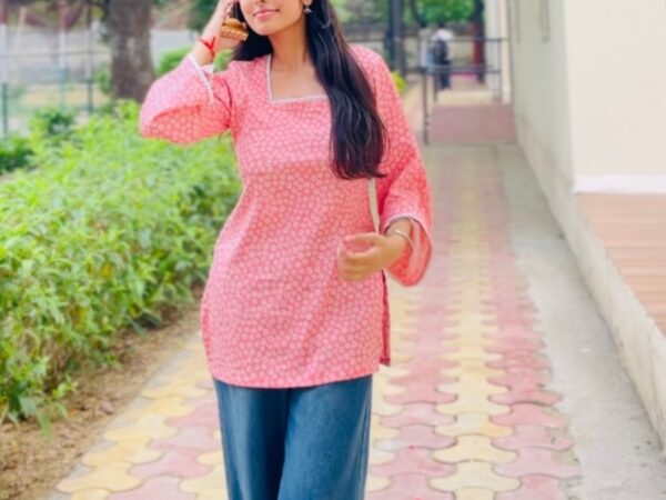 Gulabi Guldasta – Pink Floral Square Neck Kurti