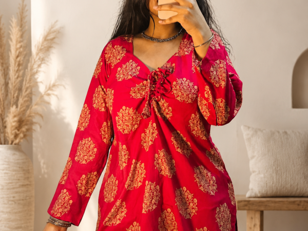 Gulabi Noor Dori Kurti
